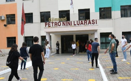 Shtyhet regjistrimi ne gjimnaze: Si veprohet per nxenesit jashte zones se banimit
